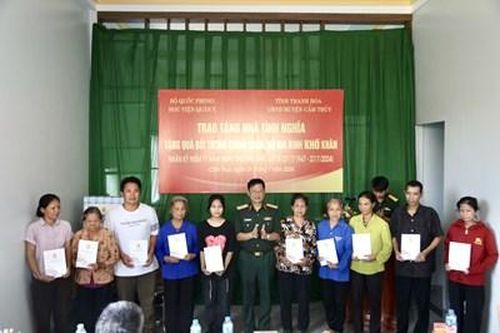 Học viện Quân y trao 'Nhà tình nghĩa', 'Nhà đại đoàn kết' và tặng quà tại Thanh Hóa