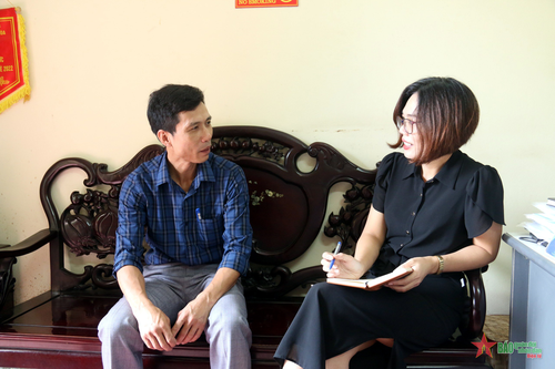Người cán bộ cơ sở vẹn cả hai vai