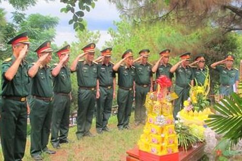 Hành trình nặng nghĩa tri ân
