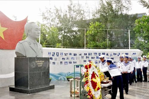 Lữ đoàn 146 Vùng 4 Hải quân tổ chức các hoạt động đền ơn đáp nghĩa