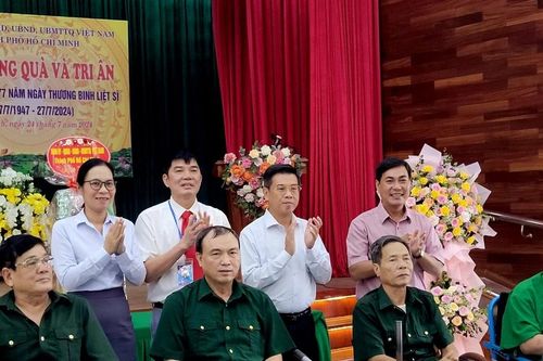 Chính quyền, nhân dân TPHCM tặng quà thương, bệnh binh tại Bắc Giang, Bắc Ninh