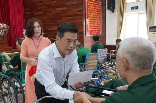 Coi thương, bệnh binh như người thân