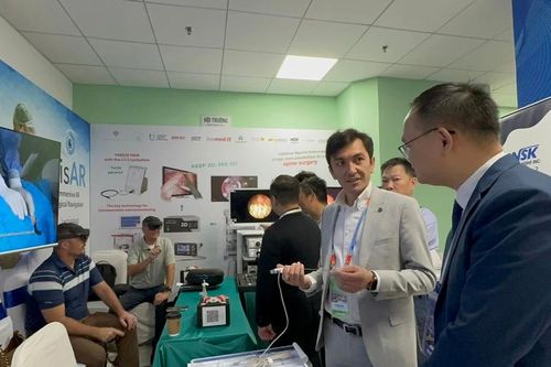 Các chuyên gia khu vực Đông Nam Á chia sẻ kinh nghiệm về phẫu thuật cột sống ít xâm lấn