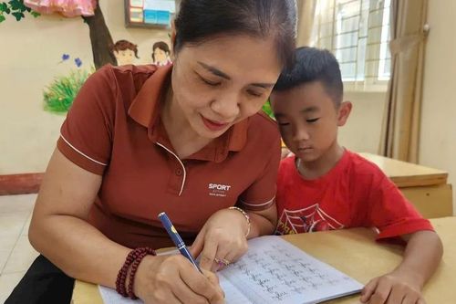 Lớp học hè đặc biệt của cô giáo có 'trái tim hoa phượng'