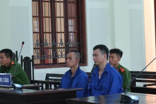 Đôi bạn 'án chồng án' lại dắt nhau vào tù vì ma túy