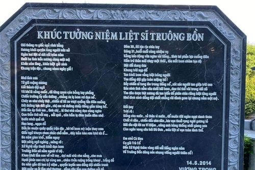 Hai tấm bia thơ tại 'cõi thiêng' Đồng Lộc và Truông Bồn