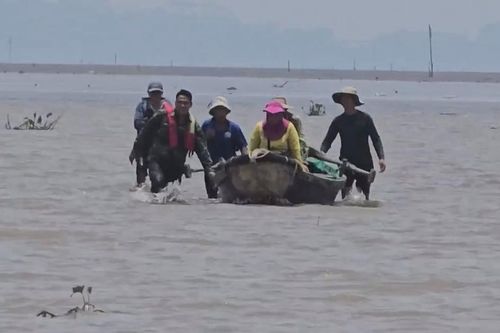 Bộ đội Biên phòng Hải Phòng cứu người đàn ông gặp nạn trên biển