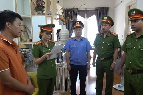 Bắt tạm giam trưởng ban quản trị khu chung cư tham ô tài sản