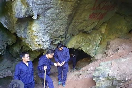Băng rừng, lội suối tìm mộ liệt sĩ trên đất nước triệu voi