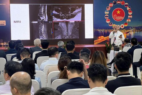 Ứng dụng nội soi và các phẫu thuật cột sống ít xâm lấn