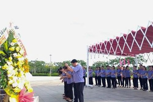 VKSND tỉnh Quảng Nam viếng, dâng hương tại Tượng đài Mẹ Việt Nam anh hùng