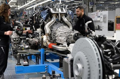 Nhu cầu tại châu Á chững lại khiến lợi nhuận ròng của Mercedes-Benz giảm mạnh