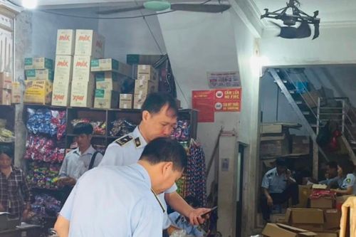 Hà Nội tăng cường kiểm soát an toàn thực phẩm quanh khu vực trường học