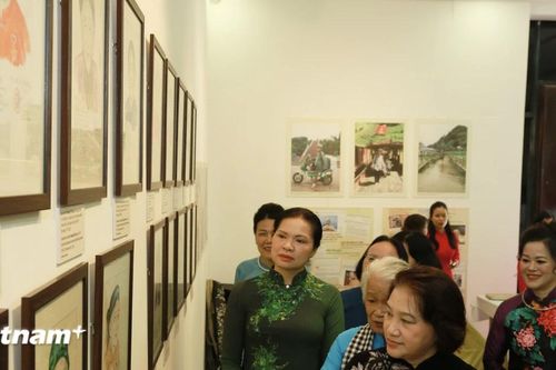 Họa sỹ Đặng Ái Việt dùng 'tâm họa' tri ân các Mẹ Việt Nam Anh hùng