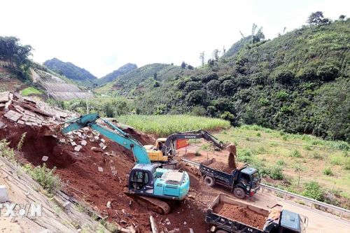 Sạt lở hàng nghìn m3 đất tại tuyến đường tránh thành phố Sơn La