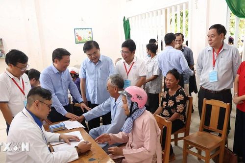 Cơ quan TTXVN phía Nam phối hợp tổ chức hoạt động hỗ trợ cho người nghèo Bến Tre