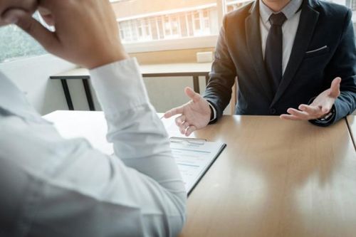 Làm thế nào để vớt được cây kim rơi xuống biển?