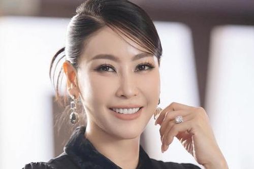 Cuộc sống sang chảnh trong biệt thự trăm tỷ của Hoa hậu Hà Kiều Anh