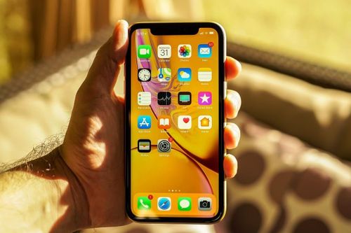 iPhone giá dưới 6 triệu có cỡ màn hình 'tiêu chuẩn', máy nhiều màu đẹp