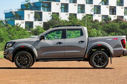 Cận cảnh Nissan Navara 2024 vừa ra mắt tại Việt Nam