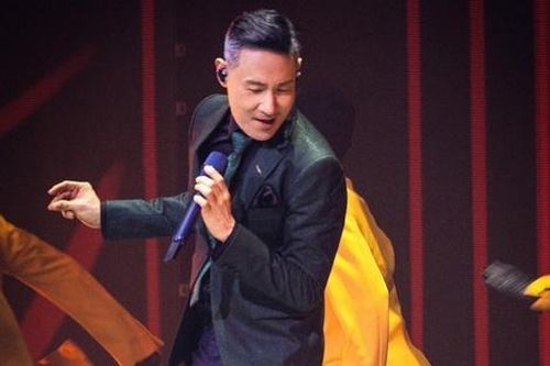 Nam ca sĩ nổi tiếng hủy show tận 3 lần trong một năm với cùng một lý do