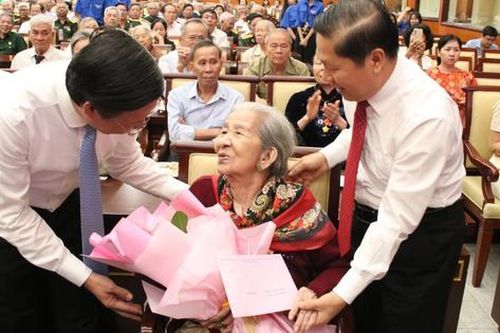 TPHCM: Xúc động buổi họp mặt người có công tiêu biểu