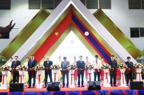 Ngoại giao kinh tế: Việt Nam-Lào tăng cường thúc đẩy thương mại