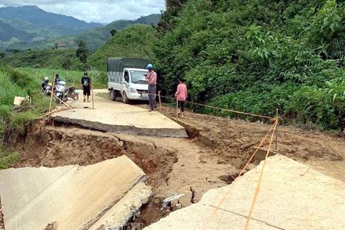 Nhiều điểm sập gẫy trên tuyến đường Phì Nhừ - Phình Giàng - Pú Hồng