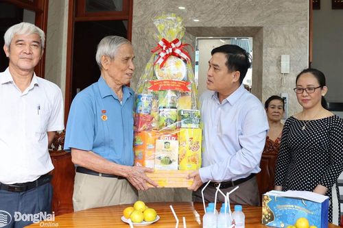 Chung tay chăm lo cho người có công