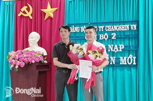 Toàn tỉnh thành lập mới 34 tổ chức Đảng và kết nạp hơn 1 ngàn đảng viên trong doanh nghiệp ngoài nhà nước