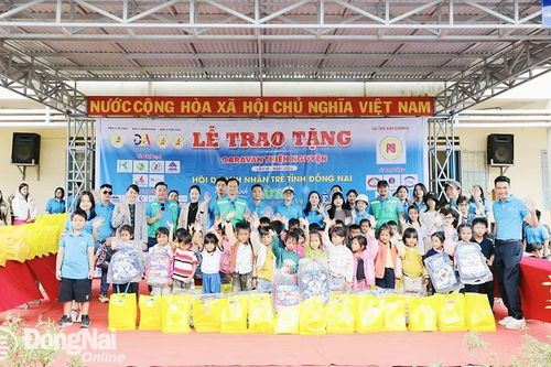 Doanh nhân trẻ Đồng Nai trao học bổng và thư viện cho trường học vùng sâu, vùng xa của Lâm Đồng