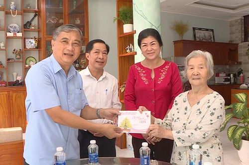 Ấm lòng người có công