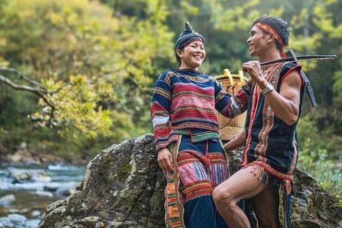 Những viên ngọc quý của làng