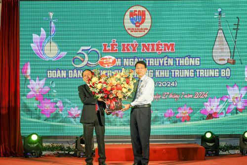 Kỷ niệm 50 năm Ngày truyền thống Đoàn Dân ca kịch Giải phóng khu Trung Trung Bộ