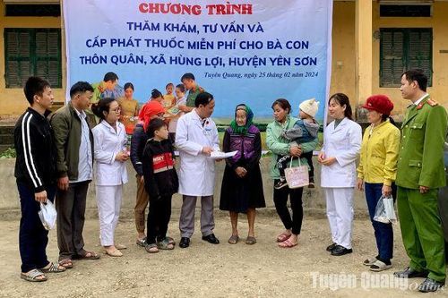 Những thầy thuốc Công an Tuyên Quang hướng về cơ sở