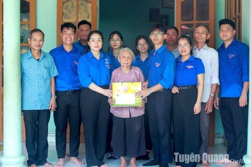 Khánh thành công trình thanh niên và tổ chức bữa cơm cùng mẹ tại xã Tam Đa