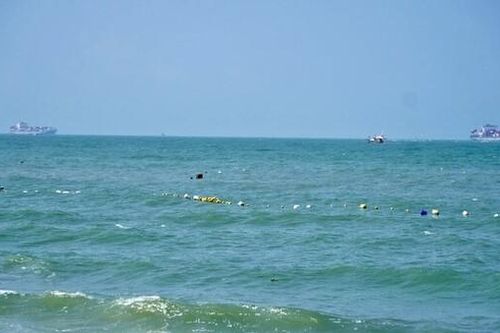 Vũng Tàu khoanh vùng tắm an toàn bằng dây phao