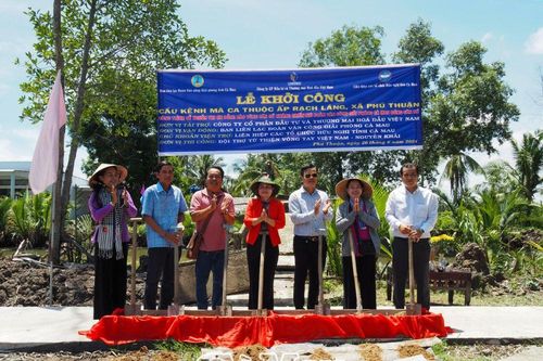 Tri ân vùng căn cứ