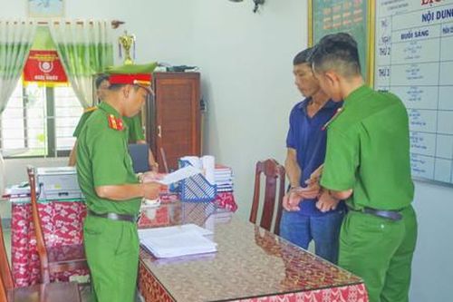 Bảo vệ nông trường cưa trộm cây cao su rồi nhờ người khác nhận tội thay