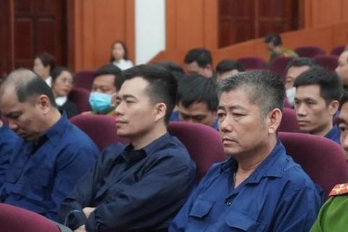 Vụ buôn lậu 200 triệu lít xăng: Hủy một phần của hai bản án vì sai lầm trong áp dụng luật