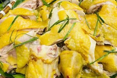 Lạ miệng với gà hấp muối hột