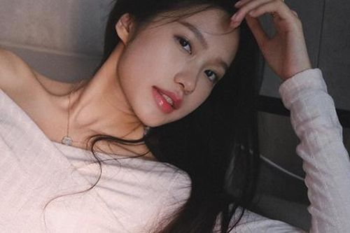 Vợ cầu thủ Đoàn Văn Hậu có làn da căng mướt, không tì vết nhờ học mẹo của Phạm Băng Băng