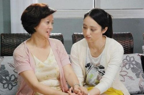Biếu bố mẹ đẻ 200 triệu để sửa nhà, con dâu bất ngờ trước phản ứng của mẹ chồng