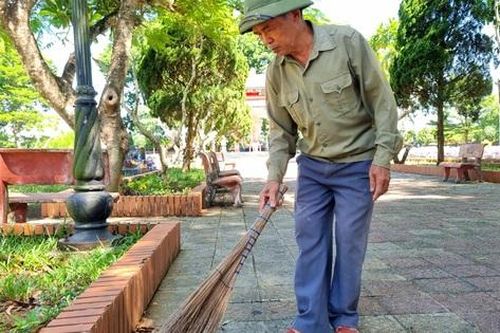 Cựu chiến binh gần 37 năm 'làm đẹp' các phần mộ liệt sĩ