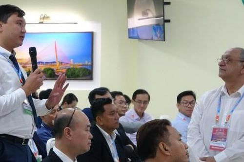 Chuyên gia quốc tế chuyển giao kỹ thuật tiên tiến phẫu thuật cột sống xâm lấn tối thiểu