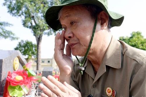 Những người lính già lặng thầm đi tìm hài cốt đồng đội