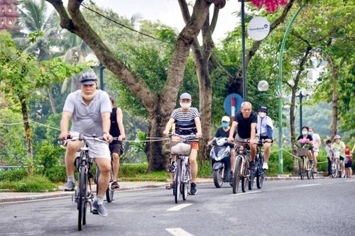 Đạp xe dạo phố