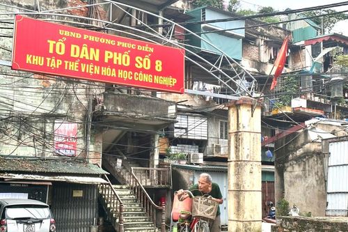 Cận cảnh khu tập thể cũ nát, ẩm thấp tại quận Bắc Từ Liêm
