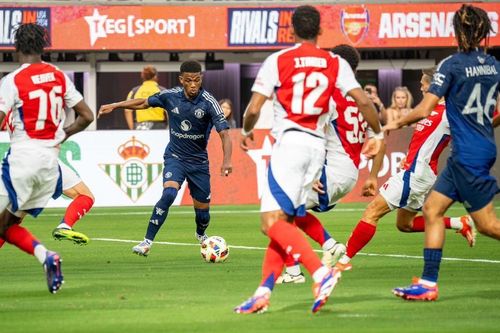 Jesus - Martinelli tỏa sáng, Arsenal ngược dòng đánh bại MU