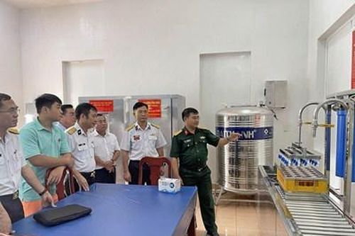 Lữ đoàn 125 nhận bàn giao hệ thống máy lọc nước tinh khiết